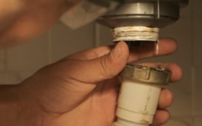 Óleo impregna na tubulação